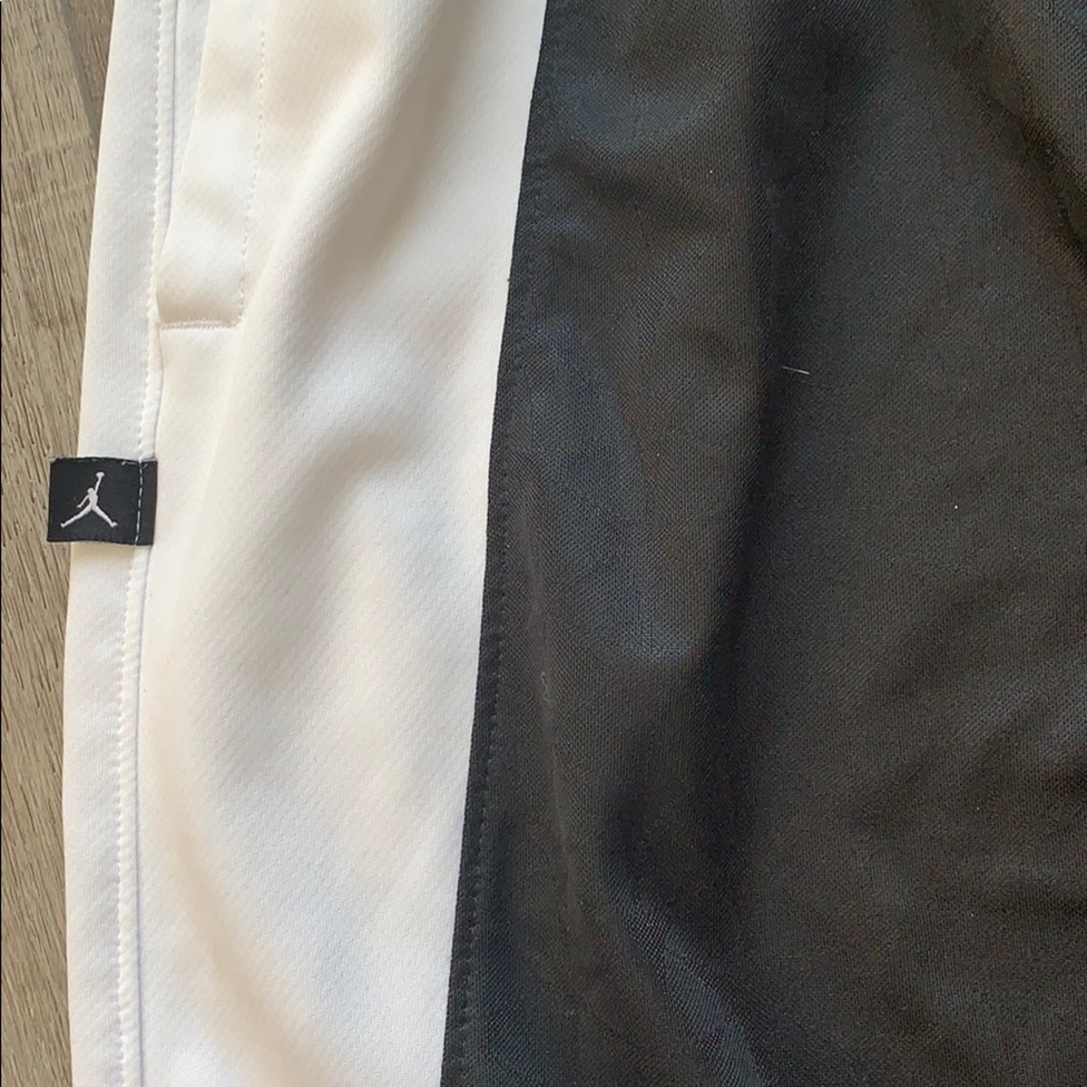 JORDAN SHORTS - Picture 3 of 8